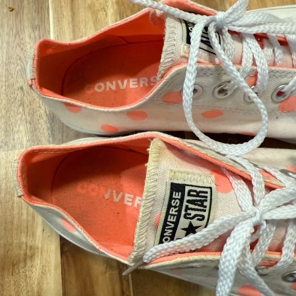 Women’s converse 10.5 - Picture 3 of 5
